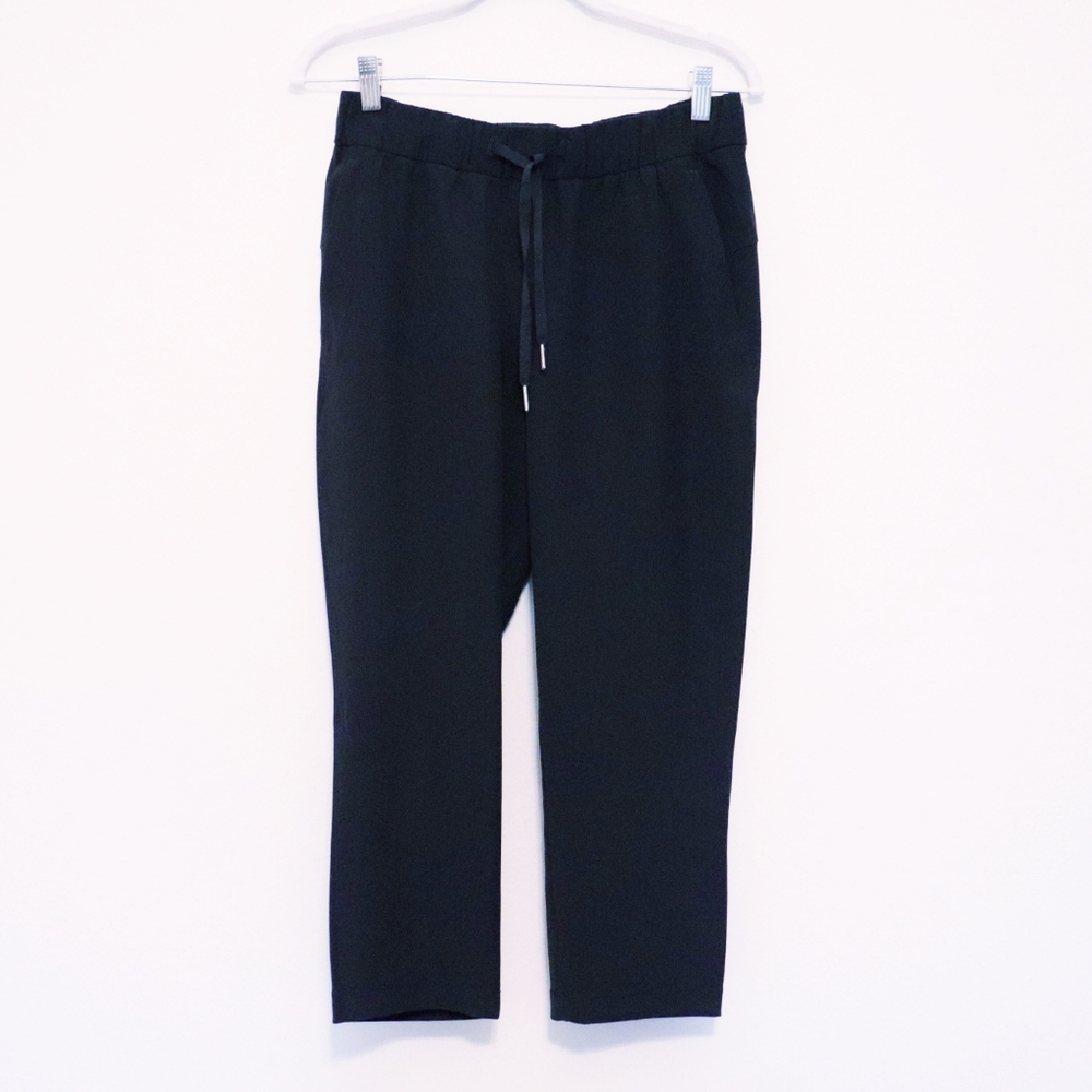 Lululemon • sz 6 black crop pants